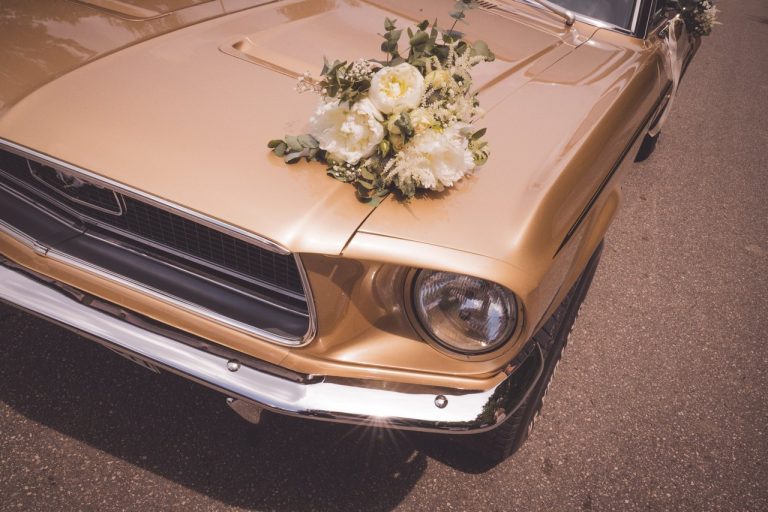 Luksusowym autem do ślubu: popularne samochody i ceny ich wynajmu