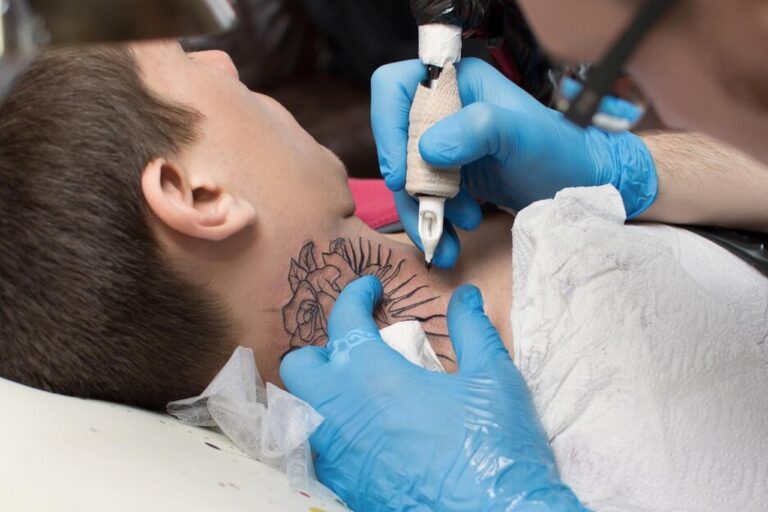 Jakie zalety ma stosowanie kremu znieczulającego do tatuażu?