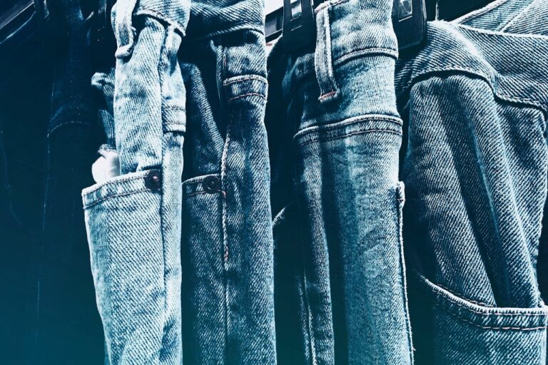 Dlaczego jeansy to must have w każdej męskiej szafie?
