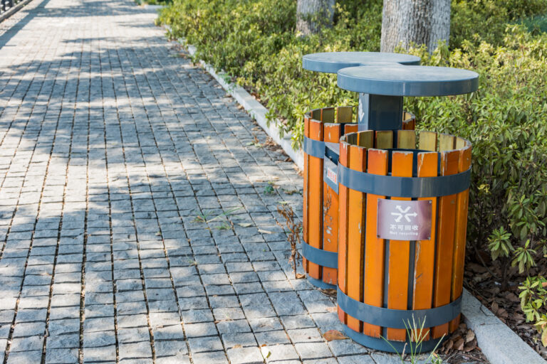 Kosze uliczne – funkcjonalność i estetyka w przestrzeni miejskiej